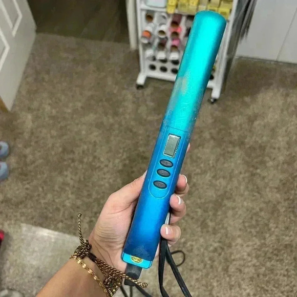 Flawed gem chi hair straightener - Picture 2 of 7